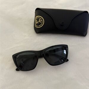Women’s Ray Ban Sunglasses Black
